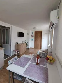 Flat with terrace, barbeque & garden - Image 3