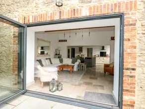 Fully equipped charming cottage with BBQ & garden | Pet-friendly - Image 2