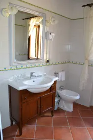 Farm with terrace, pool & garden - Image 2