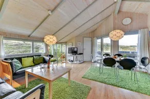 Fully equipped charming house with sauna, terrace & hot tub - Image 2