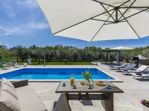 AMAZING HOLIDAY HOME IN NOVIGRAD WITH BUBBLE BATH - Image 4