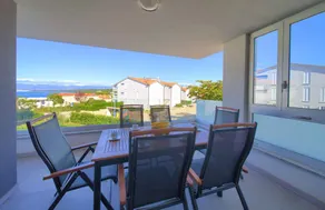 Flat with garden - Image 3