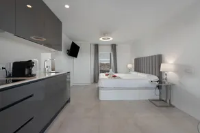 Bed & breakfast with pool, hot tub & terrace | Mountain view | Perfect for remote work - Image 5