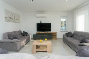 Fully equipped house with garden, barbecue & pool - Image 4