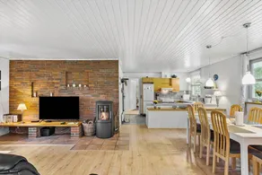 Children-friendly big holiday home with barbecue, sauna & hot tub | Pet-friendly - Image 3