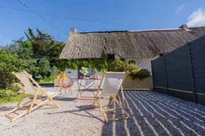 Cottage adapté aux familles avec terrasse et jardin | Vue jardin - Image 5