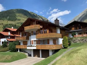 Appartement de vacances entièrement équipé avec terrasse | À côté du ski - Image 2