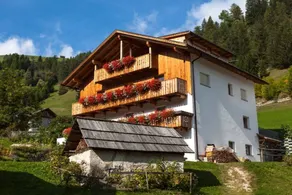 Holiday home with terrace - Image 3