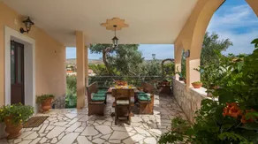 Holiday home with private pool, barbeque & garden | Sea view - Image 2