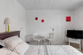 Fully equipped bed and breakfast with terrace, barbeque & garden | Garden view - Image 4