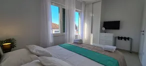 Apartamento vacacional con terraza, piscina y barbacoa | Vistas al mar - Image 3