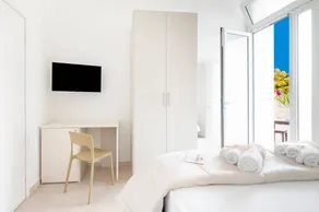 Habitación en casa de familia con jardín | Vistas al jardín | Perfecta para el trabajo en remoto - Image 4