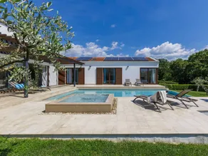 Holiday home with terrace, jacuzzi & barbeque - Image 5
