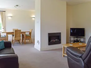 Cottage with garden - Image 2