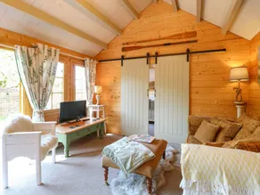 Cottage with garden - Image 5