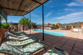 Maison entièrement équipée avec barbecue, piscine privée et terrasse | Vue montagne | Parfaite pour le travail à distance | Avec animaux autorisés - Image 2