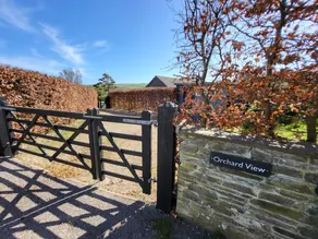 Cottage with garden & barbecue - Image 2