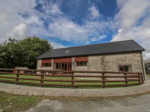 Casa rural apropiada para familias con jardín y jacuzzi - Image 2