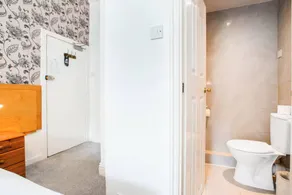 Standard Twin Room - Image 4