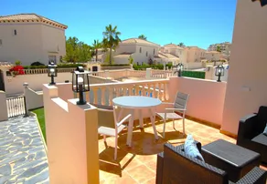 Voll ausgestattetes Ferienhaus mit Garten, Pool und Grill - Image 5
