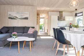 Charming house with terrace - Image 3