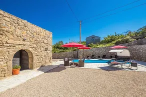 Child-friendly letting with garden, terrace & BBQ | Pool view - Image 4