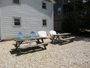 Holiday home with barbecue & garden - Image 3