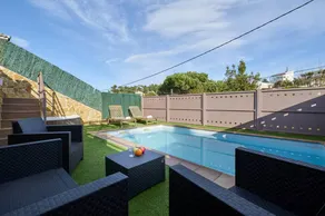 Villa avec piscine privée, terrasse et barbecue - Image 3