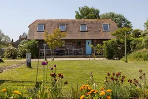 House with BBQ & garden - Image 2
