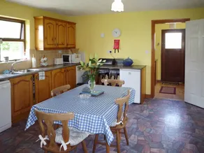 Cottage with garden - Image 4