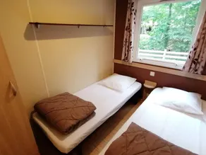 Mobile home with pool - Image 5