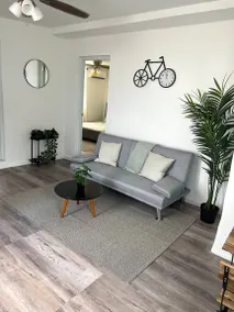 Vom Central Park inspiriertes 1-Schlafzimmer mit Pool und Gartenspielen - Image 4