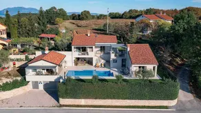 Attraente villa con giardino, terrazza e sauna - Image 4