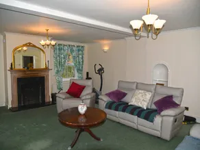 Cottage with garden - Image 3