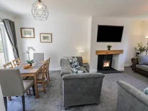 Children-friendly cottage with garden, terrace & hot tub | Beach view | Dogs allowed - Image 4