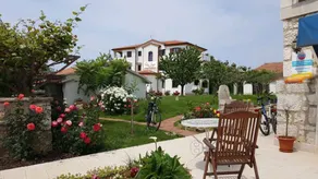 House with terrace, barbeque & garden | Next to the beach - Image 3