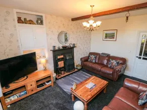 Cottage with garden & BBQ - Image 3