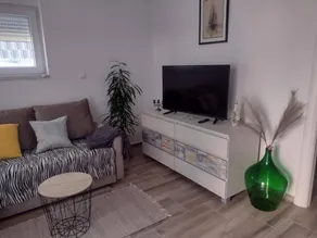 Holiday apartment with terrace, garden & BBQ - Image 5