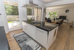 Apartment with terrace & pool | Garden view - Image 4