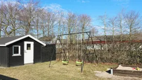Charming holiday home with garden, terrace & sauna - Image 3