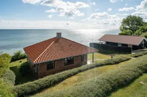 House with terrace, garden & barbeque | Sea view - Image 3