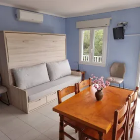 Holiday apartment with terrace - Image 2