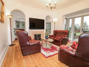 Children-friendly cottage with garden & hot tub | Pets allowed - Image 3