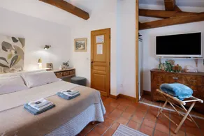 1st Floor: "Le Rocher de l'Aigle" Room 15 m² - Image 3