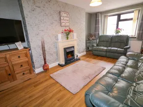 Cottage with garden - Image 4