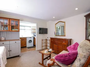 Lovely cottage with terrace & garden - Image 3