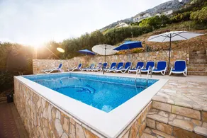 Holiday home with garden, sauna & private pool - Image 2