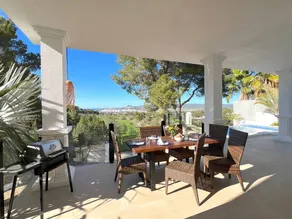 Maison entièrement équipée avec piscine privée, barbecue et jardin | Vue montagne | Avec animaux bienvenus - Image 5