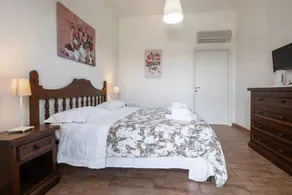 Room 'Timo' with Shared Pool, Wi-Fi and Air Conditioning - Image 5