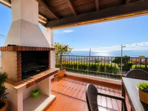 Family-friendly pleasant house with barbeque, terrace & jacuzzi | Sea view | Perfect for remote work - Image 2